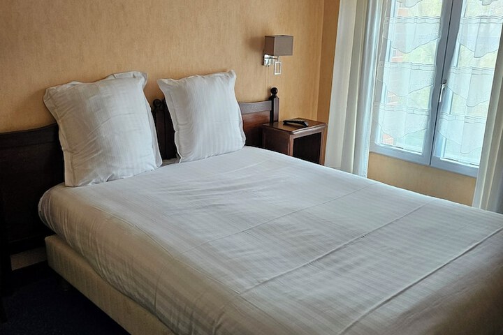 Room 5 of 13