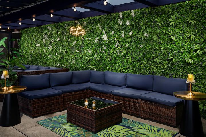 Lounge 47 of 63