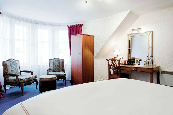 Room 27 of 68