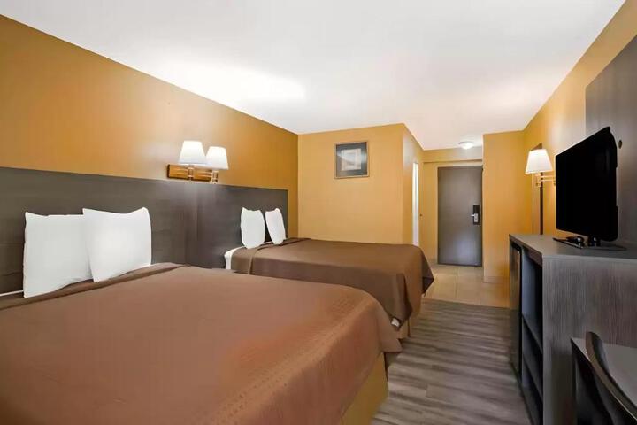 2 Queen Beds Efficiency (2 of 3)
