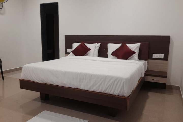Room 4 of 138