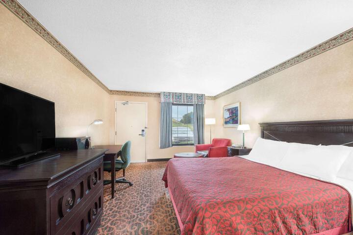 1 King Bed (6 of 11)