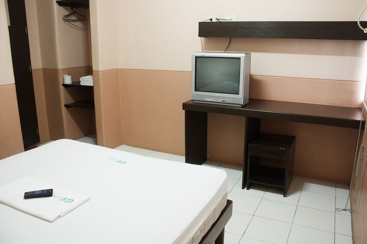 Room 10 of 33