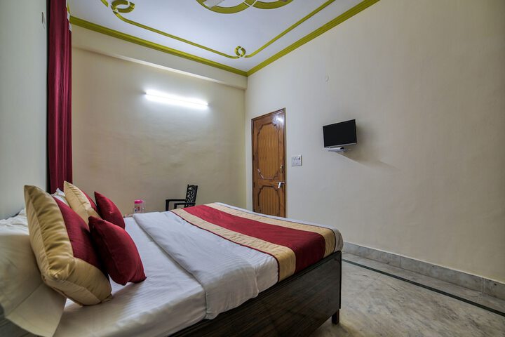 Room 15 of 18