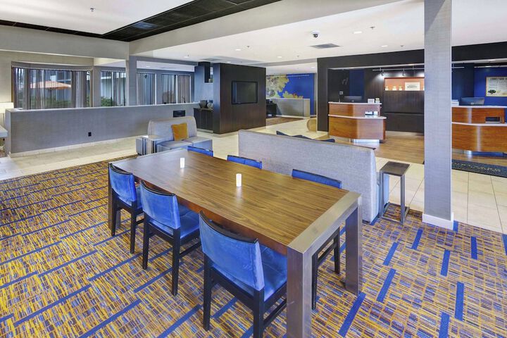 Lobby lounge