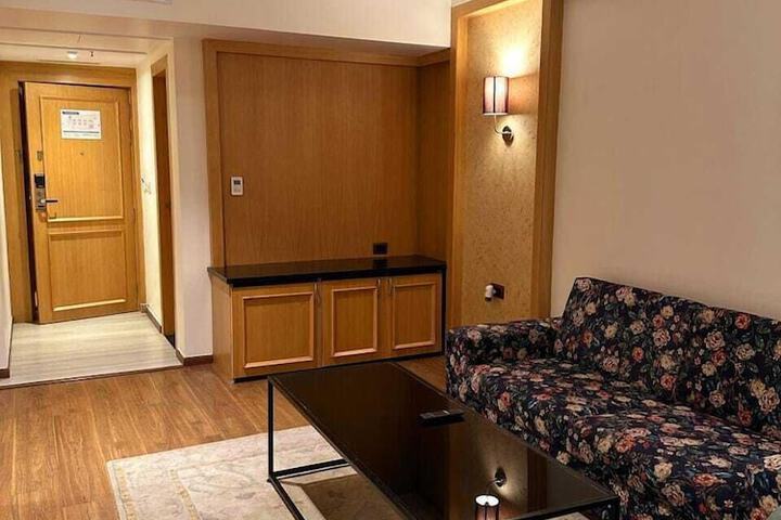 Room 17 of 33