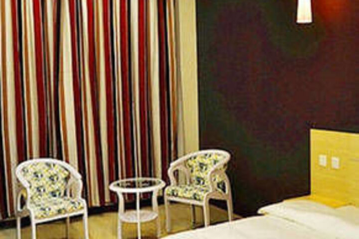 Room 8 of 14