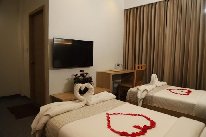 Room 6 of 35