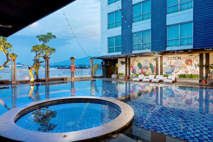 Hotel with Pool