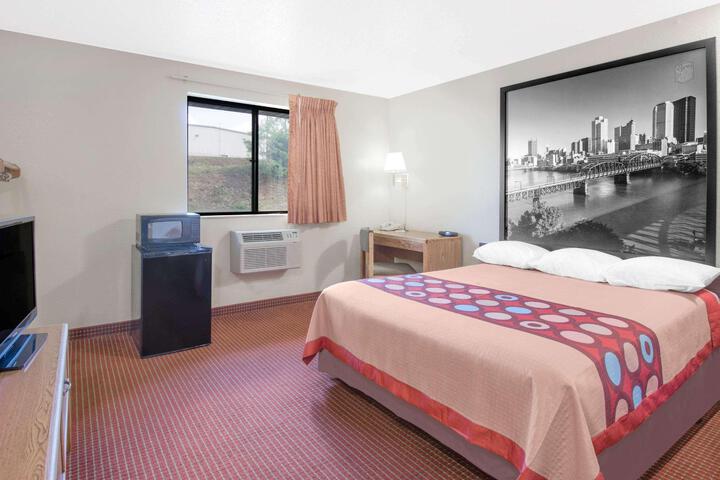 1 Queen Bed (1 of 14)