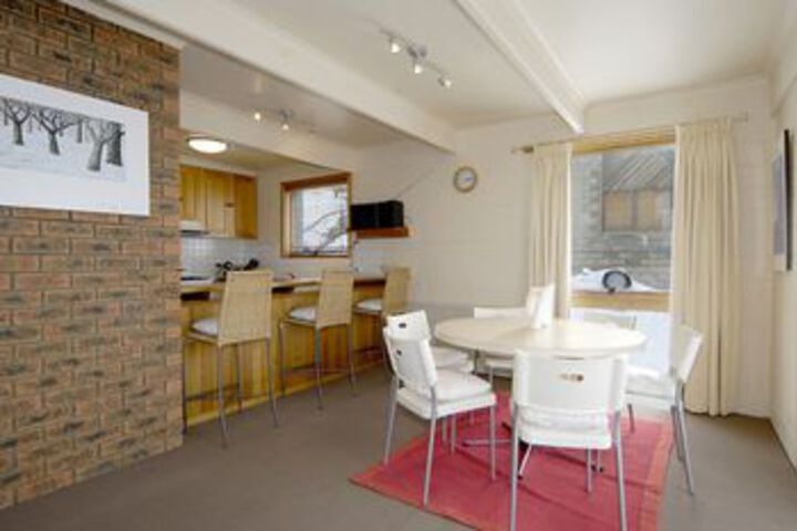 Room 8 of 12