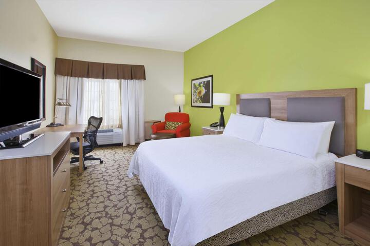 1 King Bed (12 of 14)