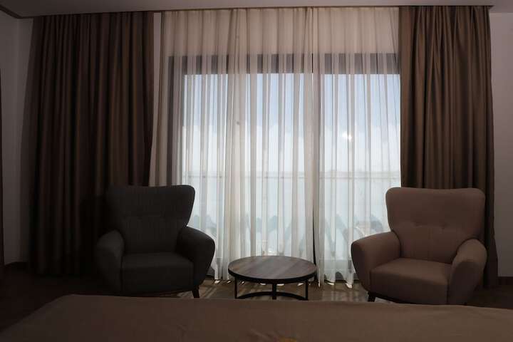 Room 25 of 159
