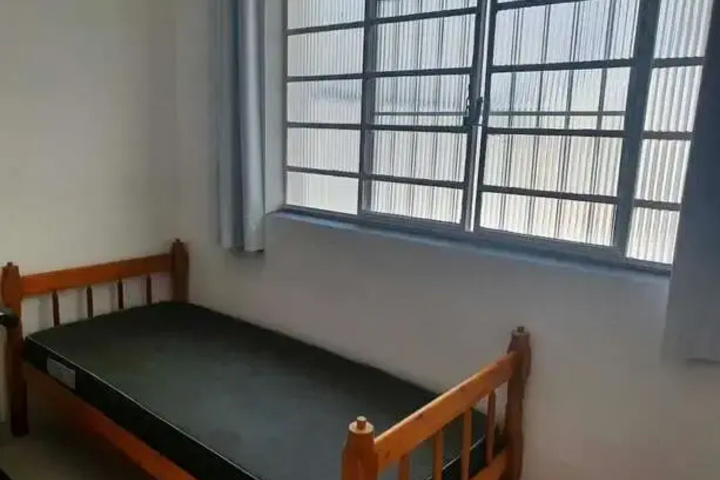 Room 4 of 13