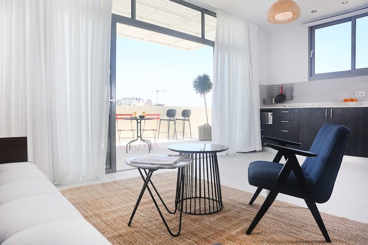 Room 6 of 37