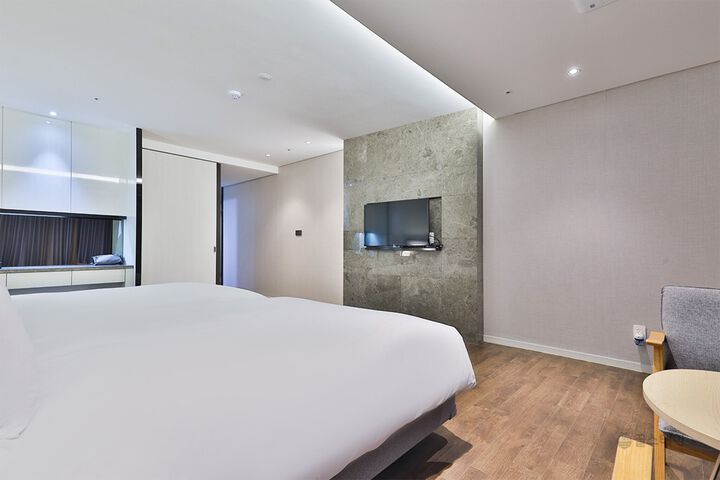 Room 90 of 108