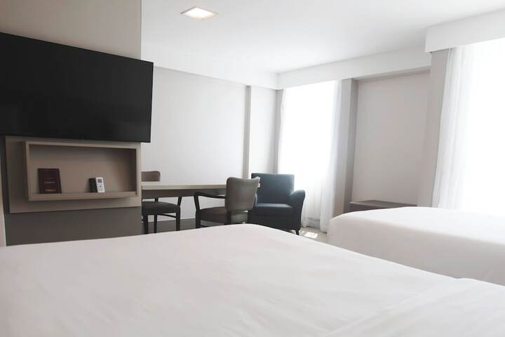 Room 10 of 80