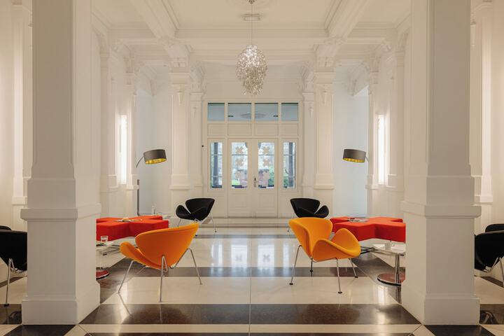 Entrance & Lobby