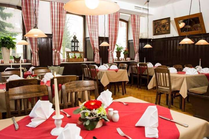 Dining 9 of 13