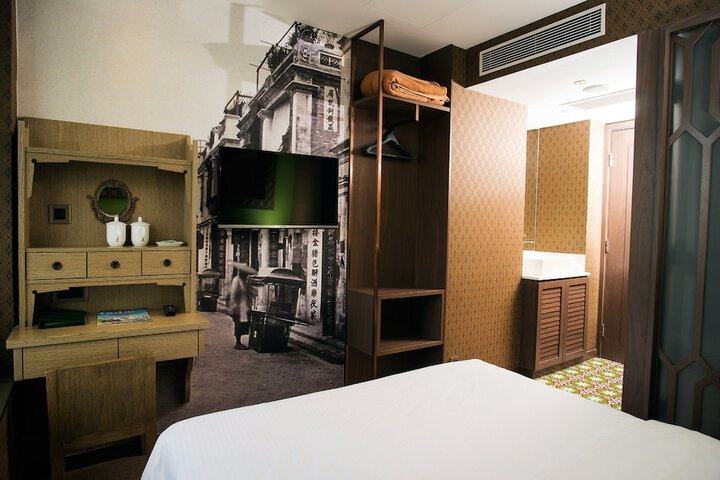 Room 9 of 46