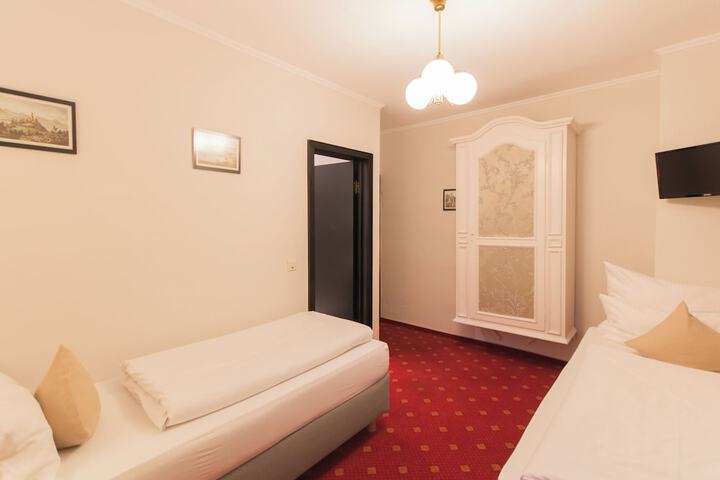 Room 27 of 74