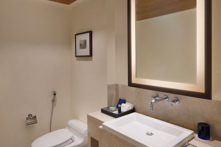 Room 102 of 150