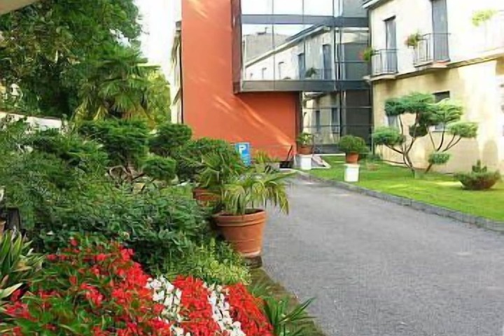Hotel Exterior 55 of 58