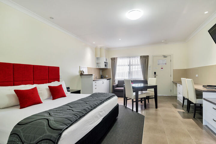 Room 4 of 43