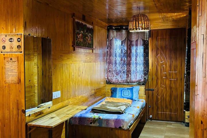 Room 34 of 195