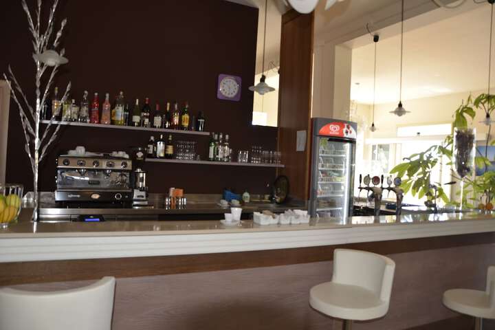 Lounge 19 of 28