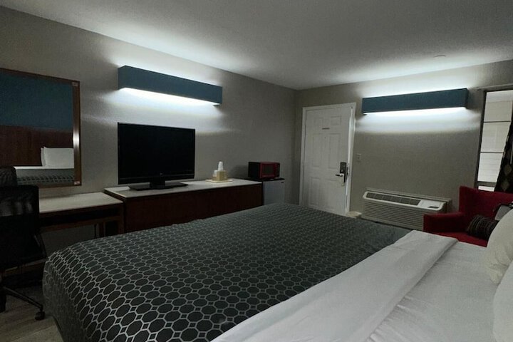 1 King Bed (12 of 20)
