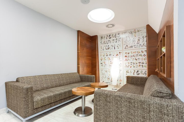 Room 12 of 32