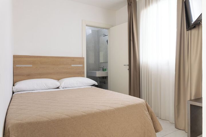 Room 10 of 17