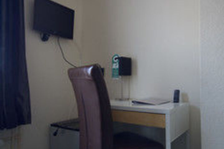 Room 27 of 48