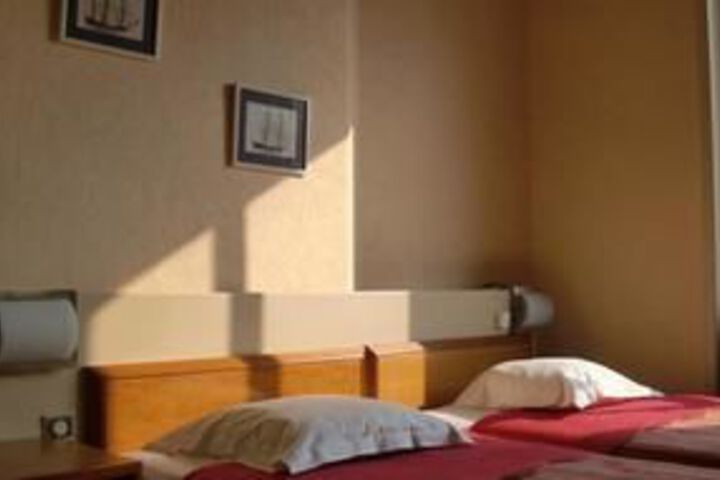 Room 9 of 28