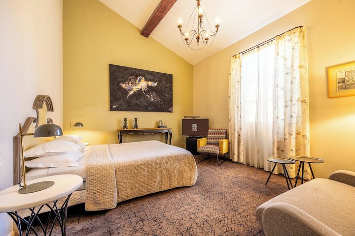 Room 25 of 52