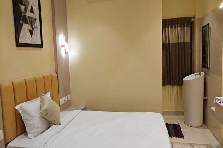 Room 3 of 9