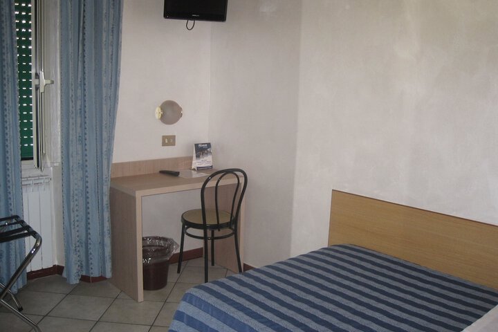 Room 16 of 30