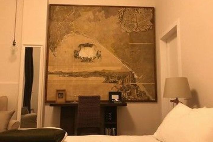 Room 6 of 13