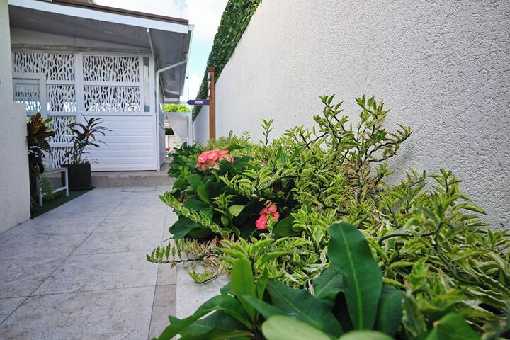 Hotel Exterior 74 of 93