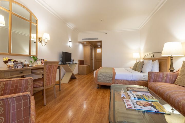 Room 15 of 105