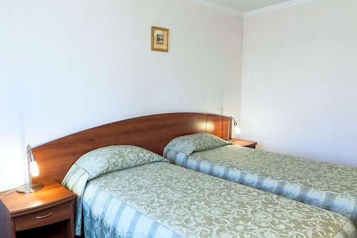 Room 38 of 154