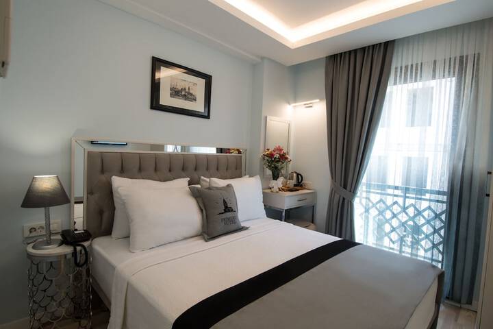 Room 37 of 62