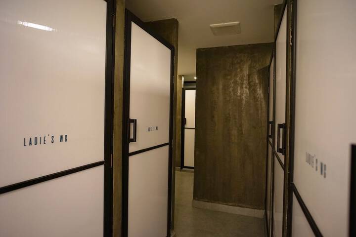 Ballroom/Hall 5 of 8