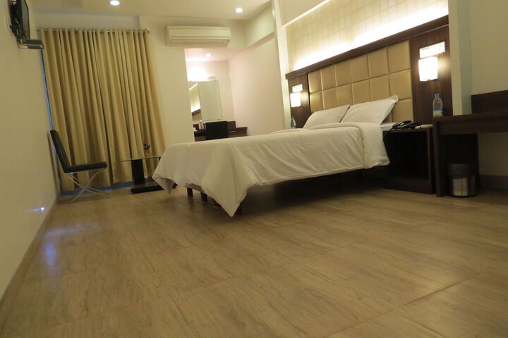Room 18 of 25