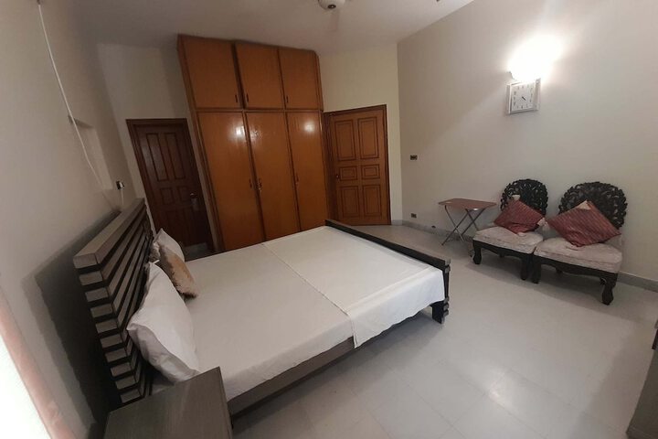 Room 7 of 14