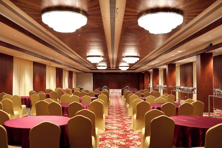 Ballroom/Hall 70 of 94