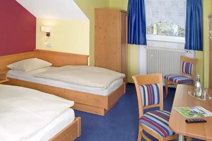 Room 6 of 11