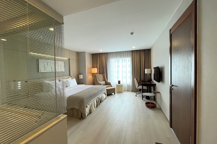 Room 5 of 145