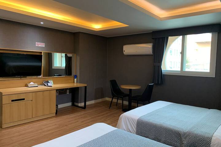Room 52 of 119